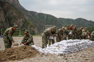 手感不佳！布兰登-米勒半场8投仅2中拿到4分3板